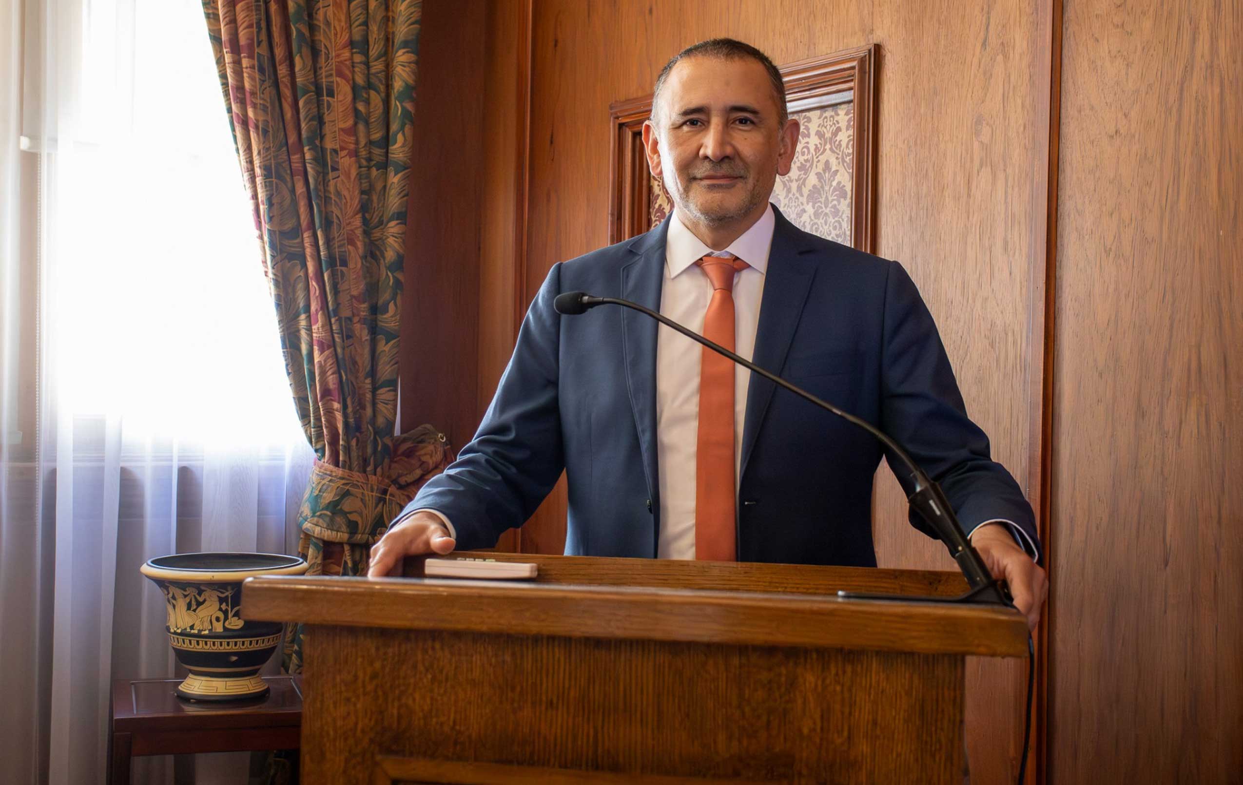 Juez del Tribunal Tributario y Aduanero de la Región de Los Lagos obtiene grado de Doctor en Derecho en la Pontificia Universidad Católica de Valparaíso